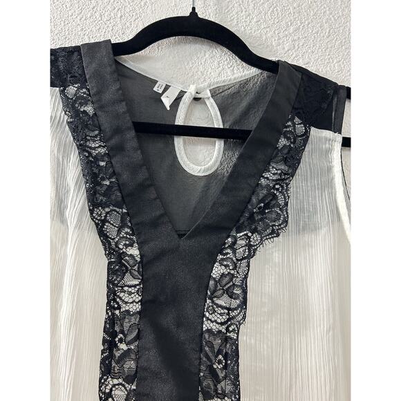 Studio Y White Semi-Sheer Black Lace Sleeveless Tank Size Small Keyhole - Picture 3 of 11